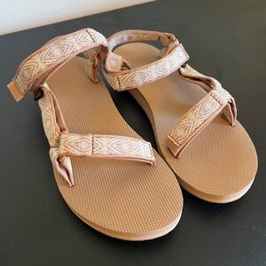 Teva Original Universal Sandals Women’s Size 10 in Hypnosis Macaroon
